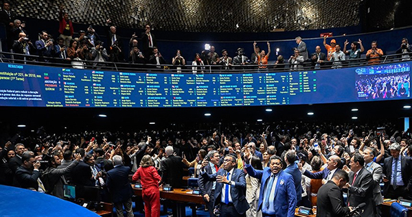 Senado aprova fim da escala 6x1 e redução da jornada em vitória histórica da classe trabalhadora